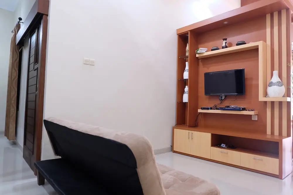 Simply Homy Guest House Uty Kronggahan