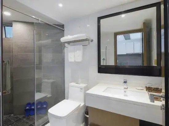 Fire Red Seaview Hotel (Xunliao Bay. Financial Street Sea World Branch)