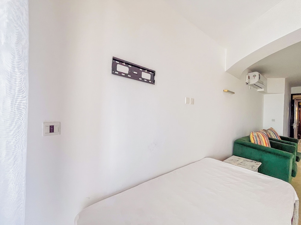 Pumziko Beachfront Apartment