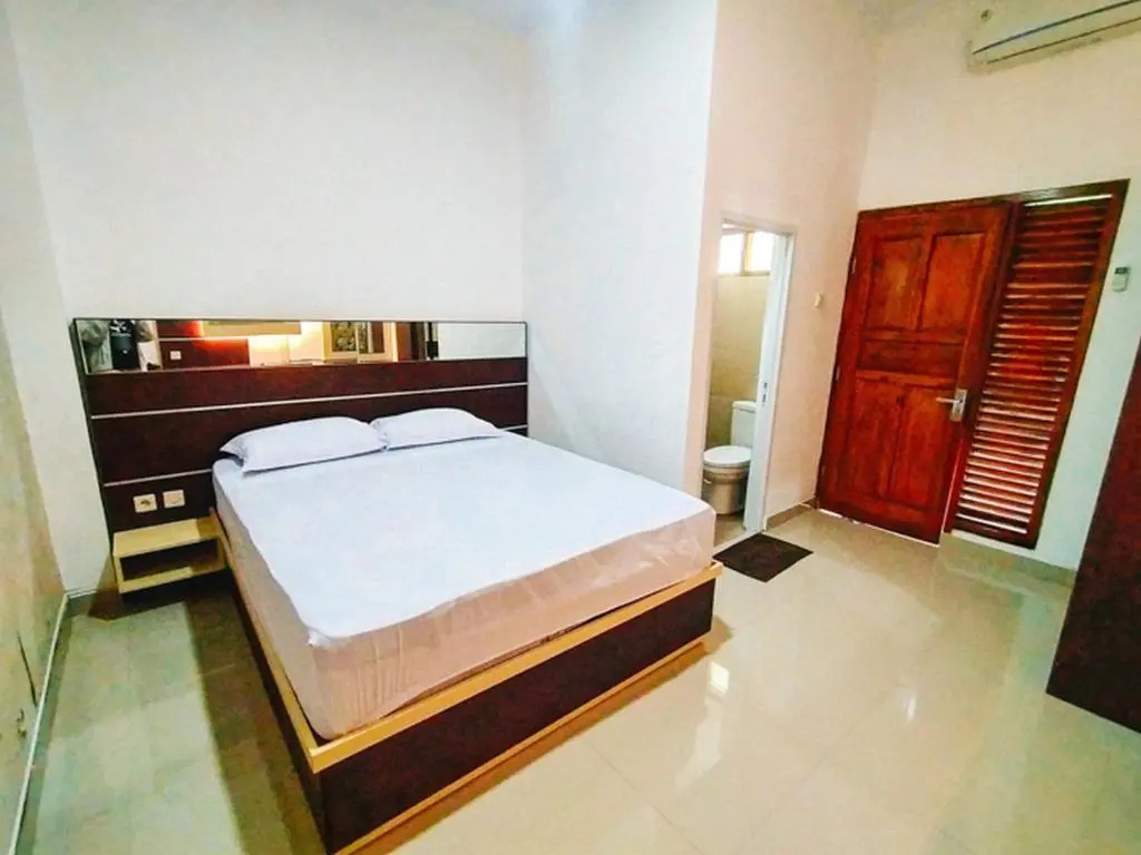 RedDoorz At Artomoro Guest House