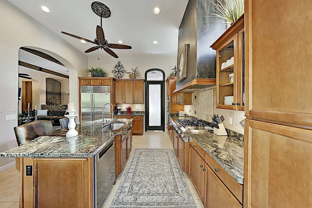 Lavish Desert Pool In Private Community 3 Bedroom Home