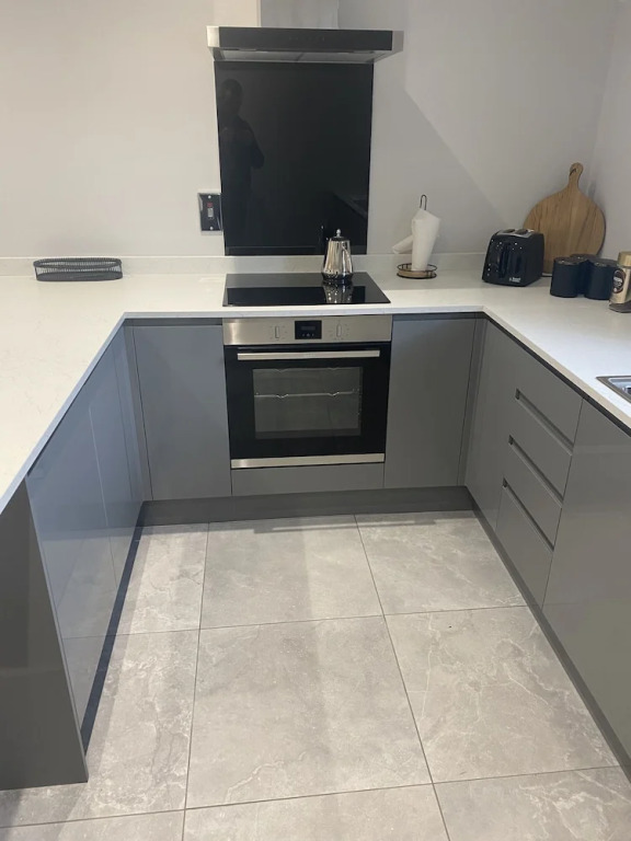 Modern 3-bed Apartment in Magherafelt Sleeps 8