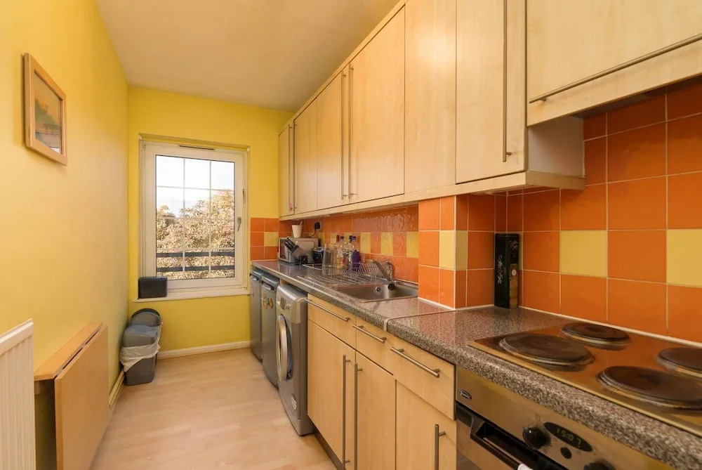 Cute 2BR Home Near Tower Bridge, 4 Guests