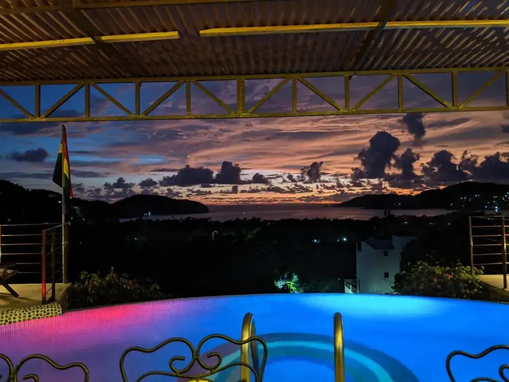 Casa Arcoiris Zihuatanejo B&B