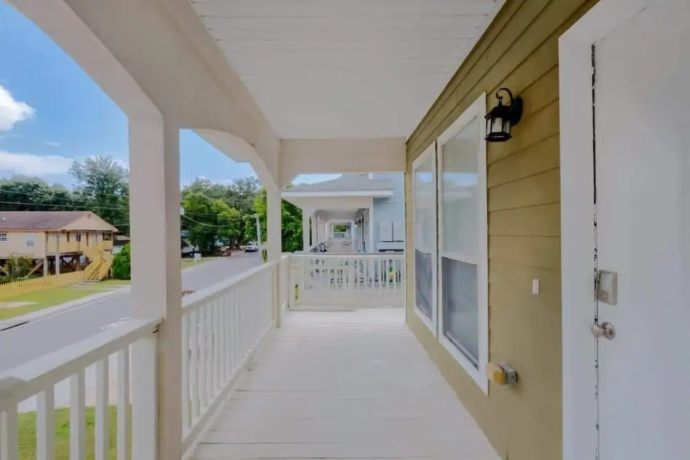 Cozy 2 Bed/1.5 Bath Duplex Just Blocks From Downtown Biloxi