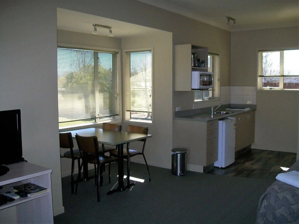 Sierra Motel and Apartments