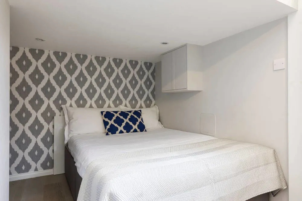 Central and Modern Split Level 2BR Covent Garden Apt