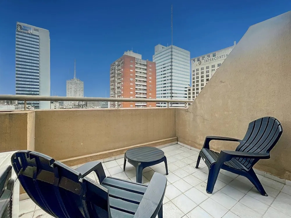 Spacious Studio in San Telmo with Balcony, Gym Pool