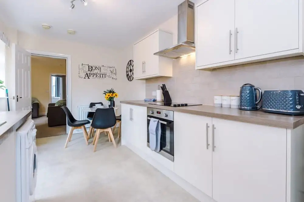 Modern Apartment Perfect for Business Sleeps 4