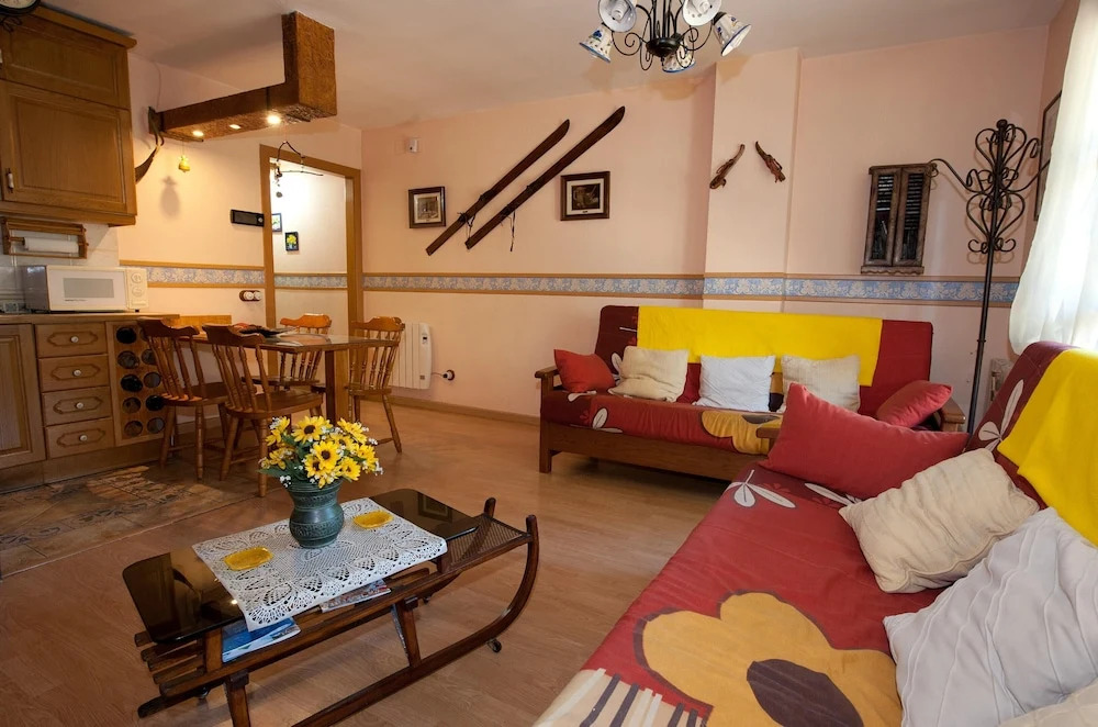 Apartment With one Bedroom in Espot, With Wonderful Mountain View, Enclosed Garden and Wifi