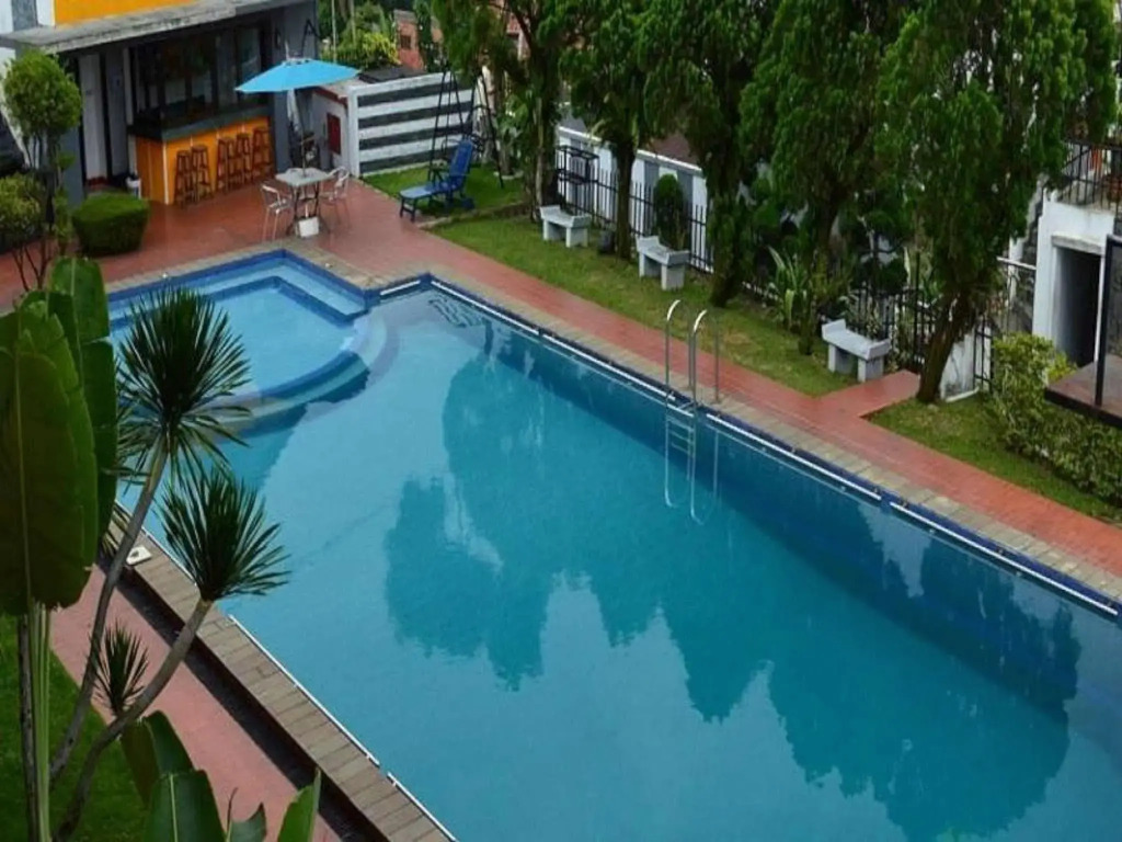 Hotel Lurus