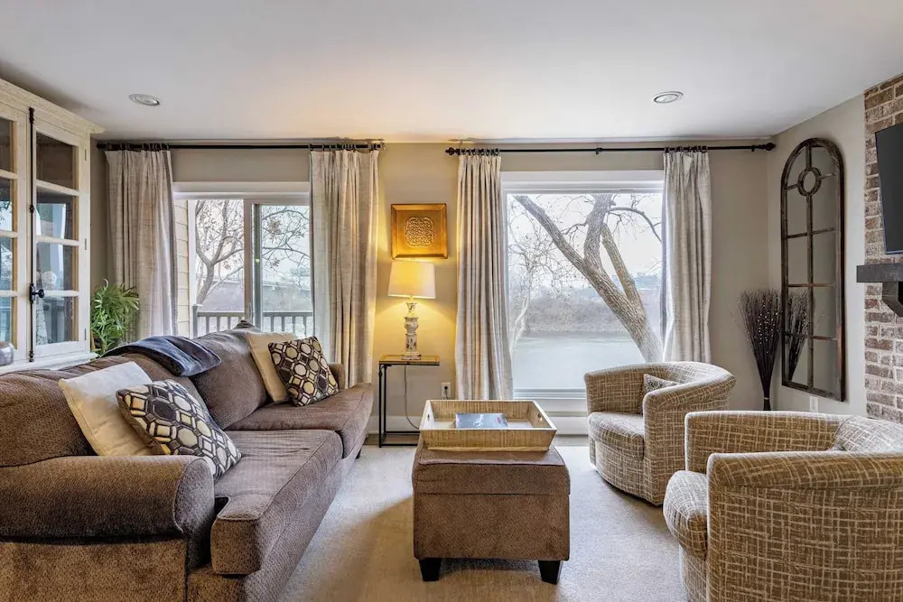Cumberland River Views, Walk to Broadway, Downtown & Stadium Rockin' Riverfront