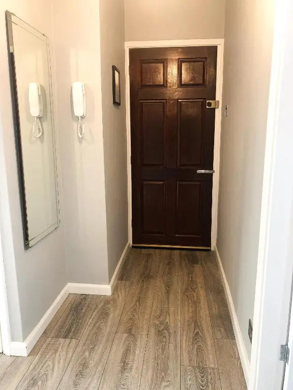 Modern 2 Bedroom Apartment Near M6