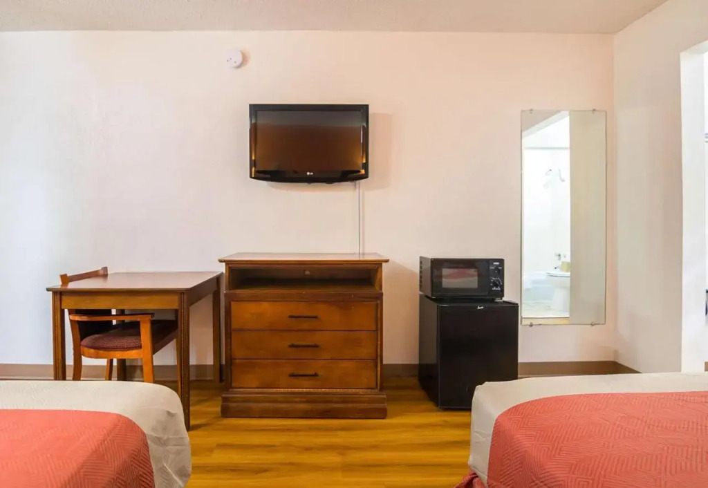 Motel 6 Conyers