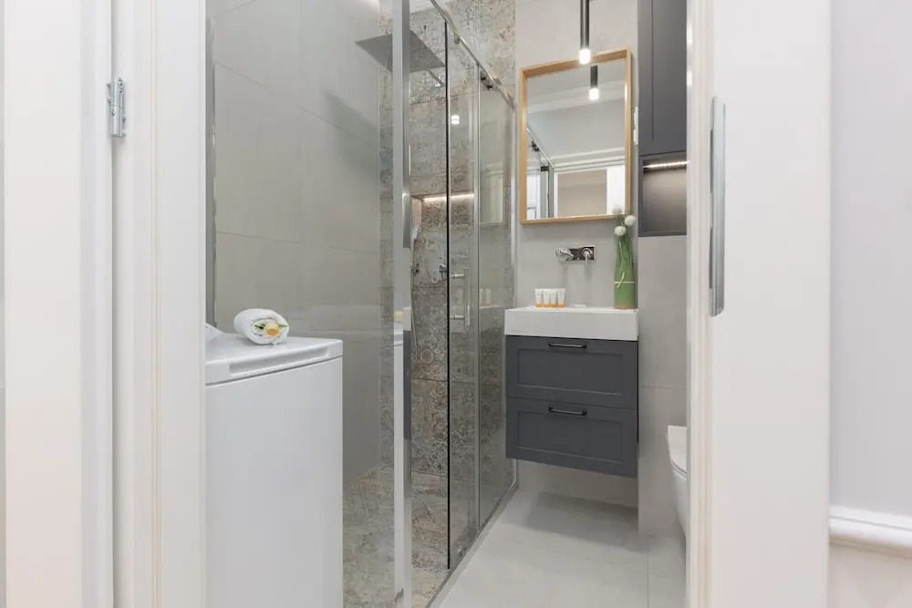 Warsaw 2 Bedrooms Apartment by Renters