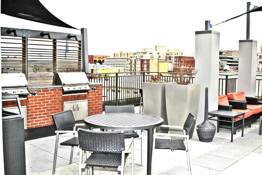 1301 Thomas Circle