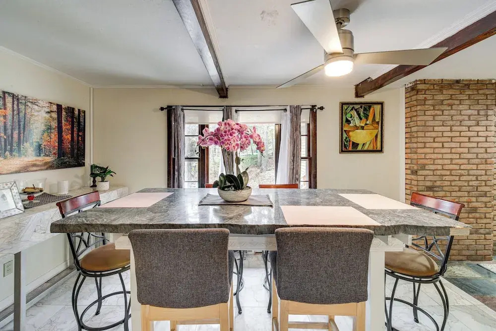 Easy Cleveland Access! Quiet Suburb Stay w/ Yard
