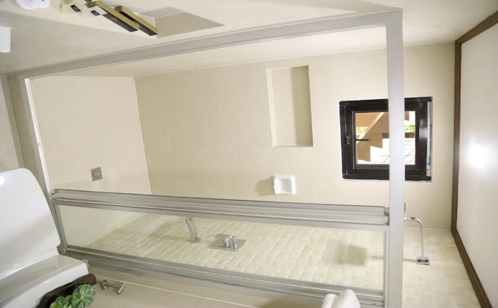The Lakeview Suites