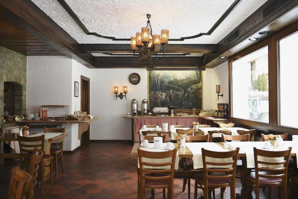 Matterhorn Inn - Wellness & Dining - at Zermatt Shuttle Station