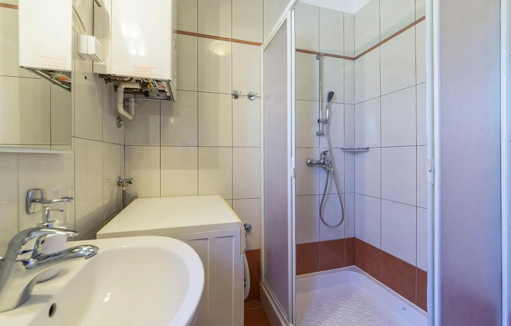 Awesome Apartment in Banjole With Wifi, 1 Bedrooms and Outdoor Swimming Pool