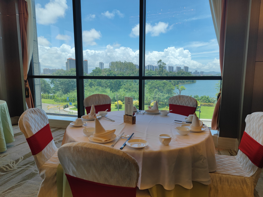 HUALUXE Hotels & Resorts Yangjiang City Center by IHG