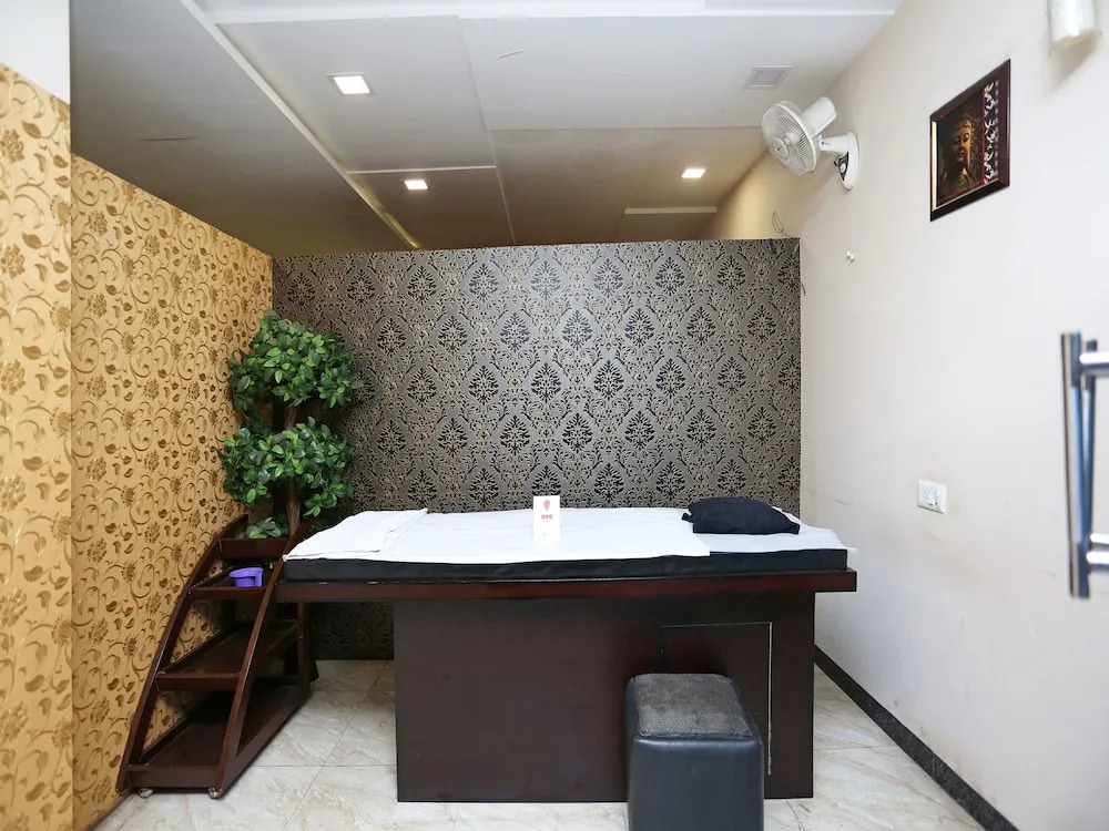OYO 12027 Hotel Amara