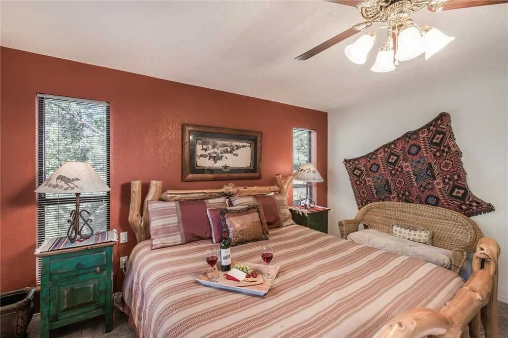 Riverside House - Three Bedroom Cabin