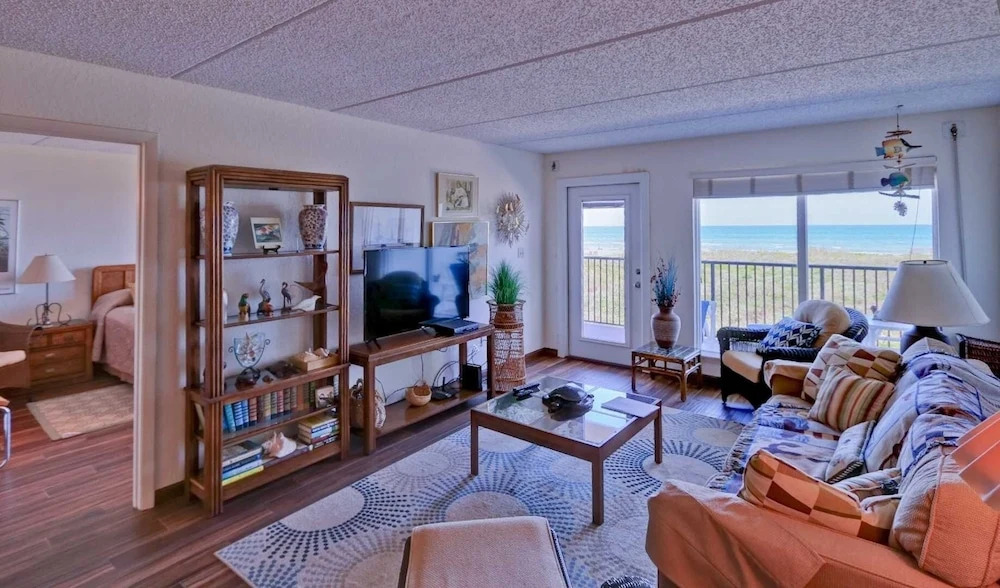 Embassy 202 2 Bedroom Condo by Redawning