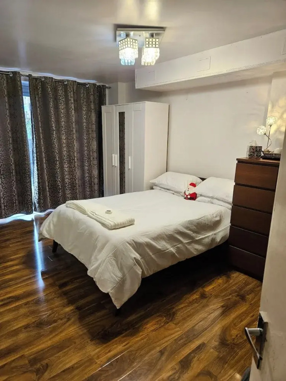 Room-spacious Retreat With Private Balco