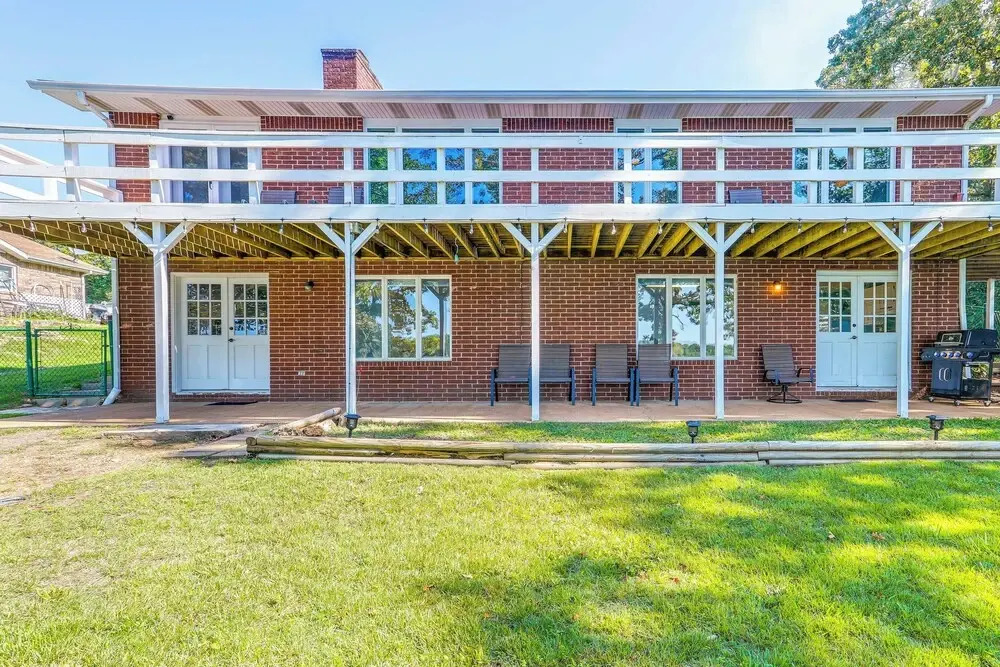 Lakefront Arkansas Escape w/ Grill, Dock & Kayaks!