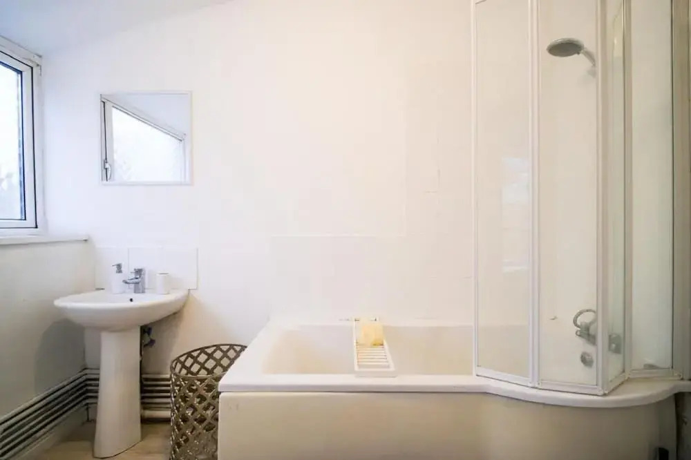 4 Bed House Sleeps 7-free Parking- Contractors