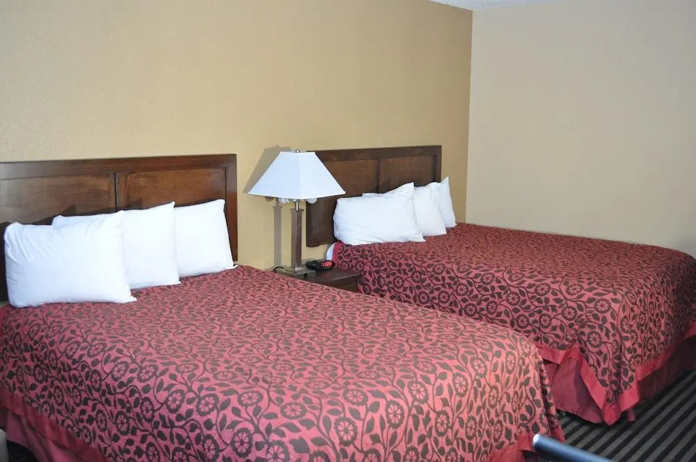 Evergreen Hotel & Suites
