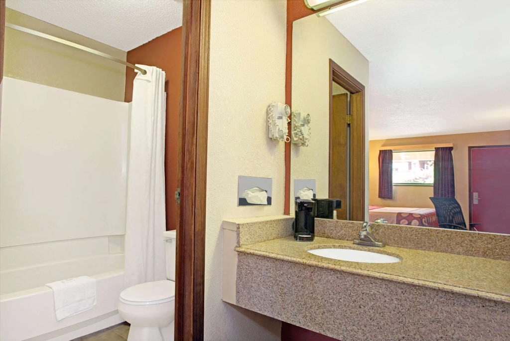 Super 8 by Wyndham Cincinnati/Springdale OH
