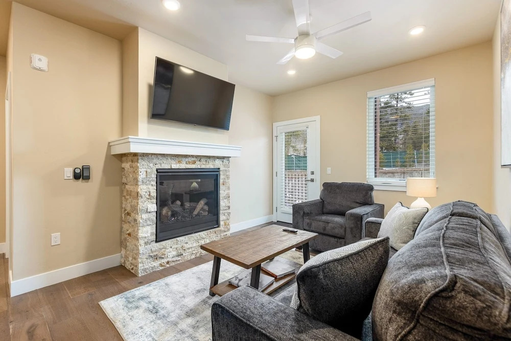 103 Clearwater Lofts 1 Bedroom Condo by Redawning