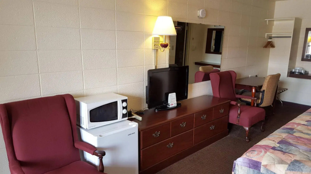 Red Carpet Inn - Blacksburg