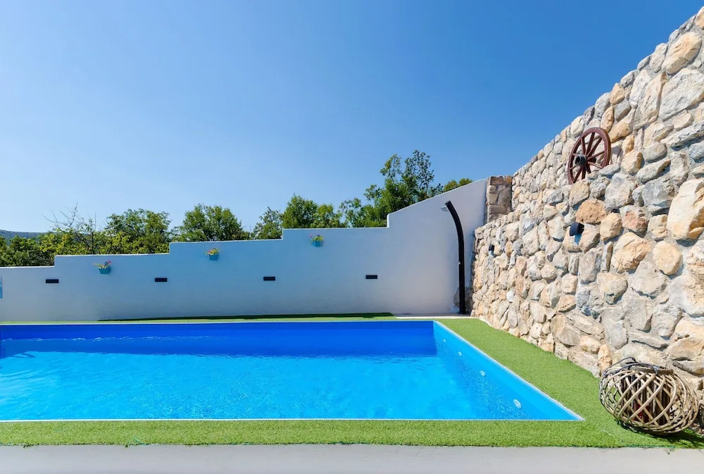 House Božica with sauna & heated pool