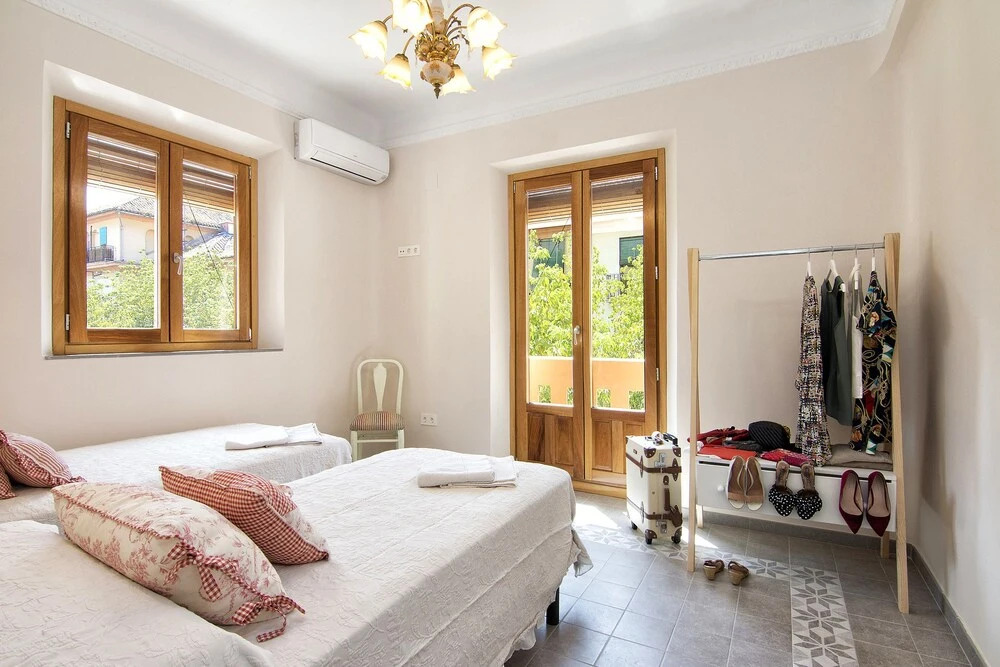 Bright & Elegant City Centre 3 BR Apart