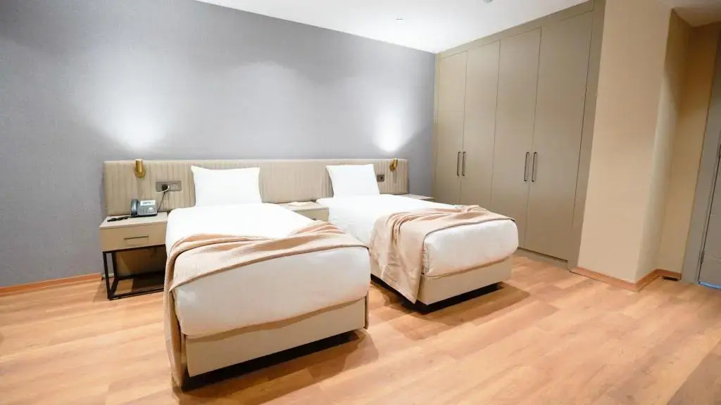 Zade Life OTEL