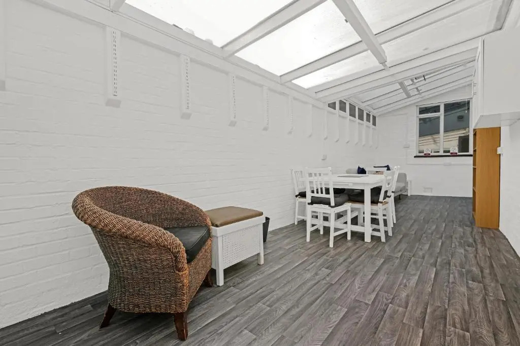 Heathrow Living Stanwell Serviced House 5 bedrooms
