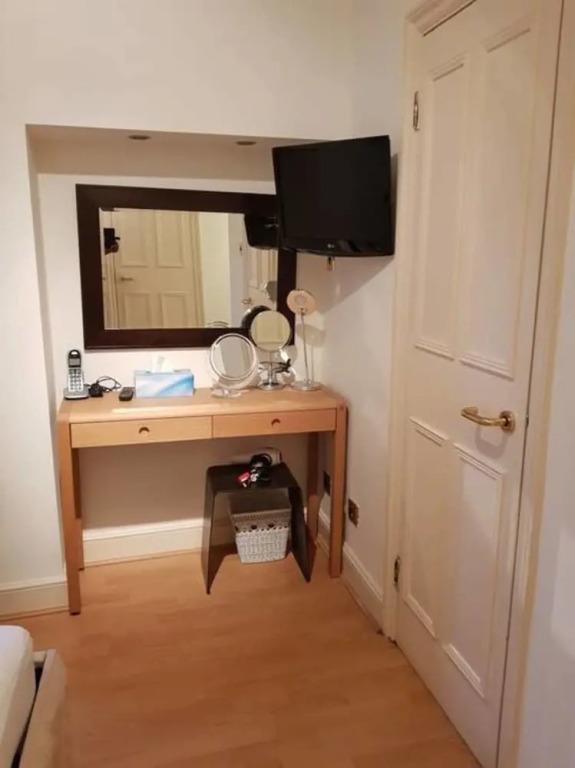 Awesome Apartment, Chelsea