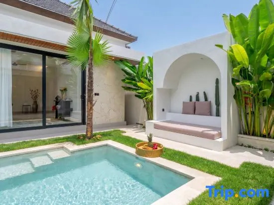 Ferreno villa - Designer 2BR Villa with Huge Pool, Central Location
