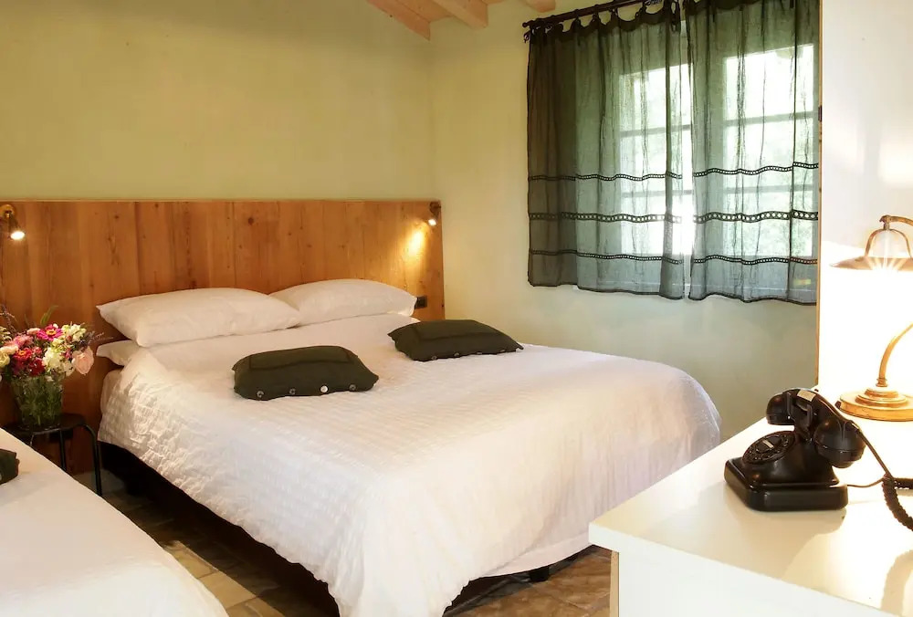 Olimagio Farm Stay with animals, 25m pool, beach at cycling distance