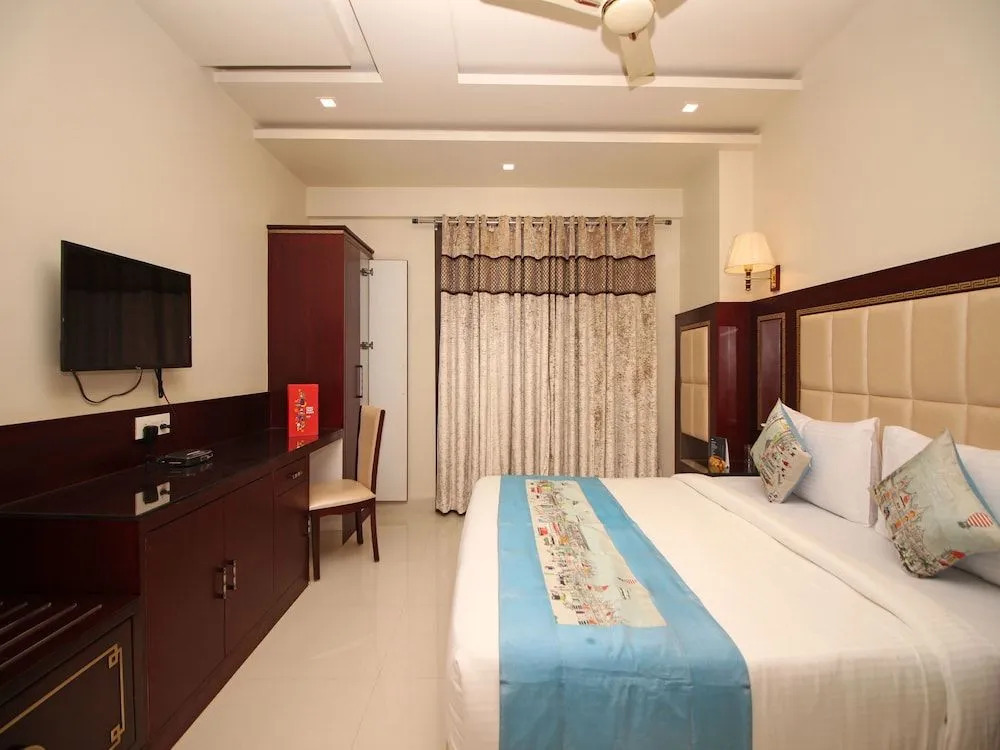 OYO Flagship 737 Paschim Vihar