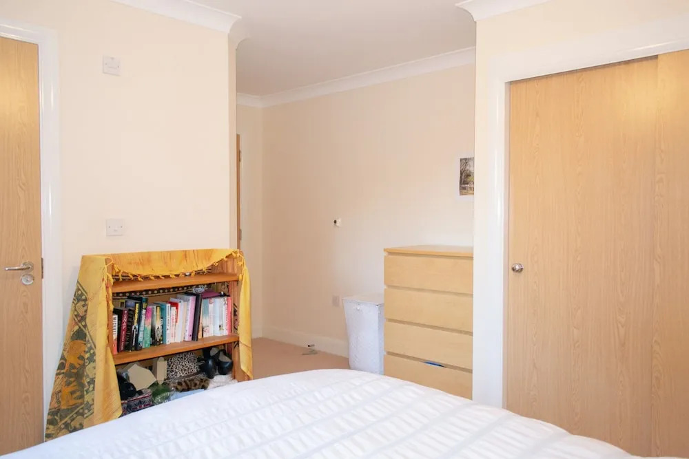 Bright 2 Bedroom Flat With Parking in Oxford