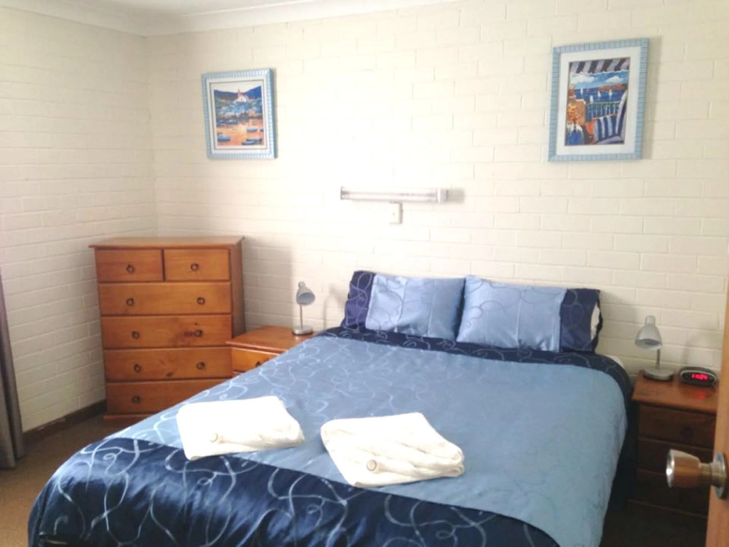 Emu Beach Chalets