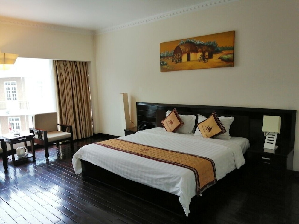 White Palace Thai Binh Hotel