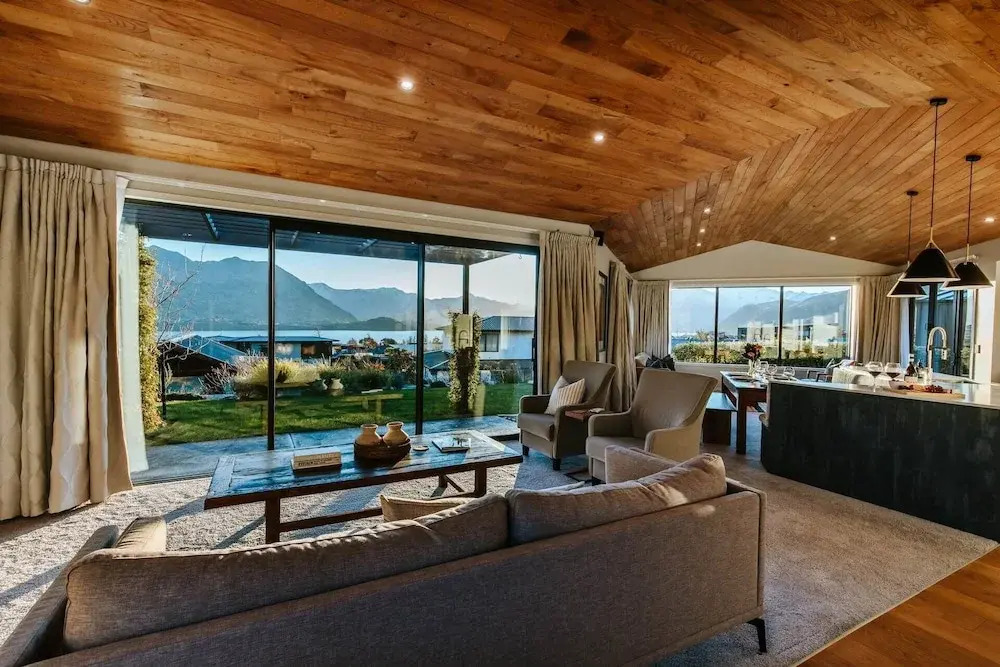 Te Moana - Lake Views - Sleeps 7