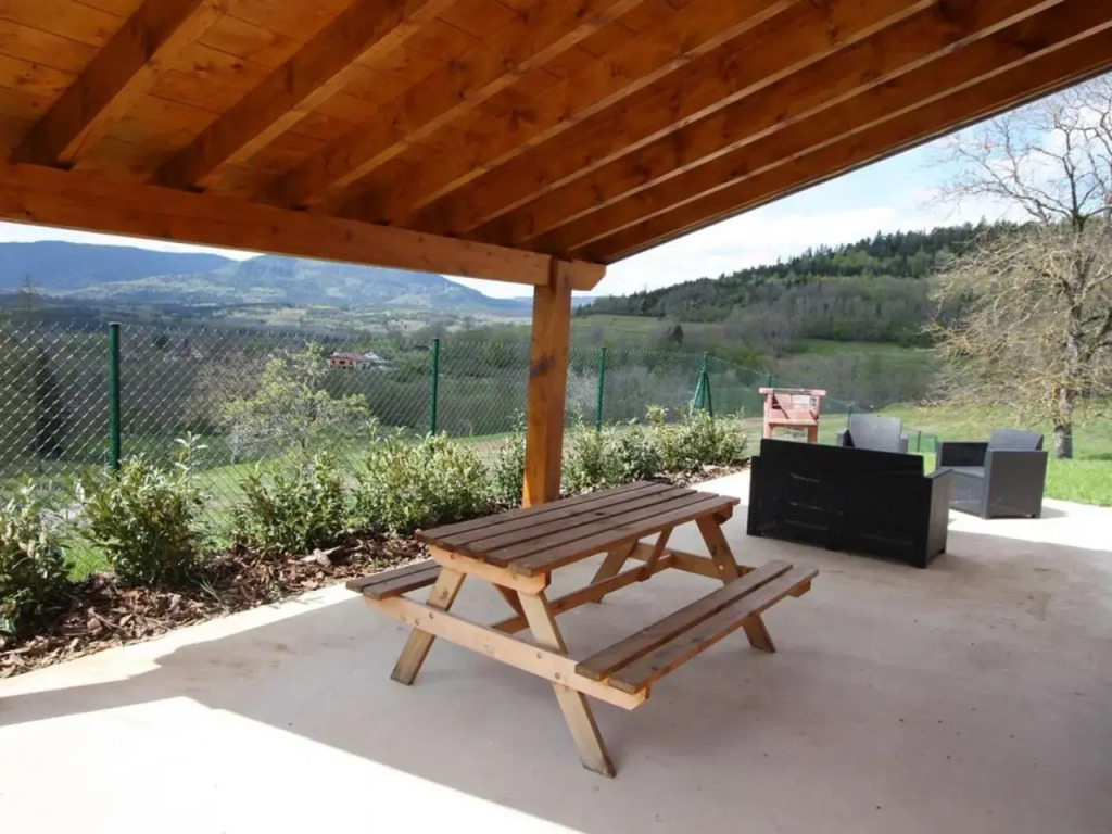 Gîte pour 4 avec terrasse couverte, parking privé et animaux acceptés - FR-1-589-367