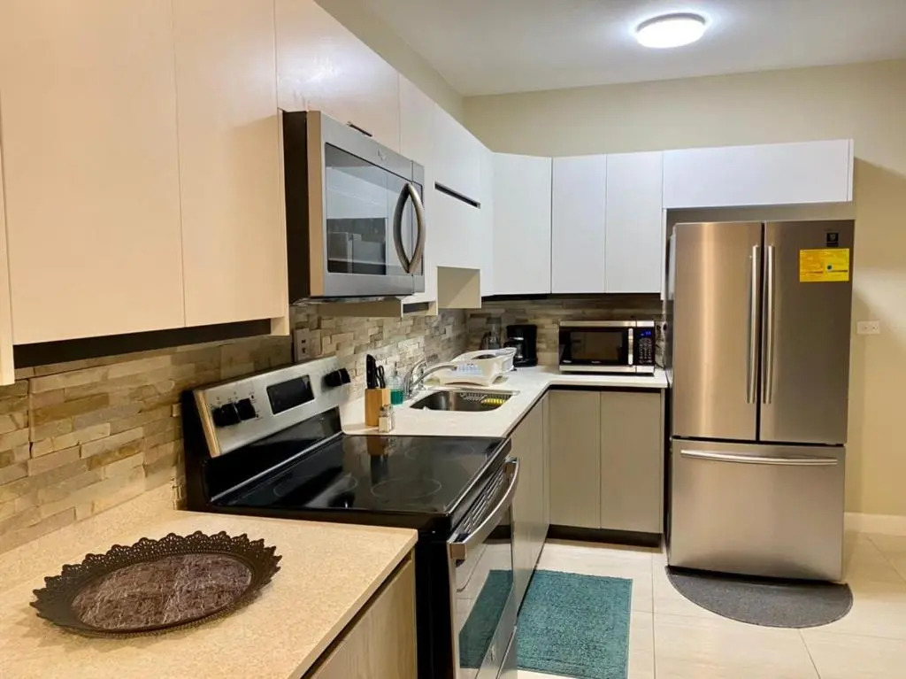 Le Luxe Penthouse 2BR w AC Wifi & 24 hr sec