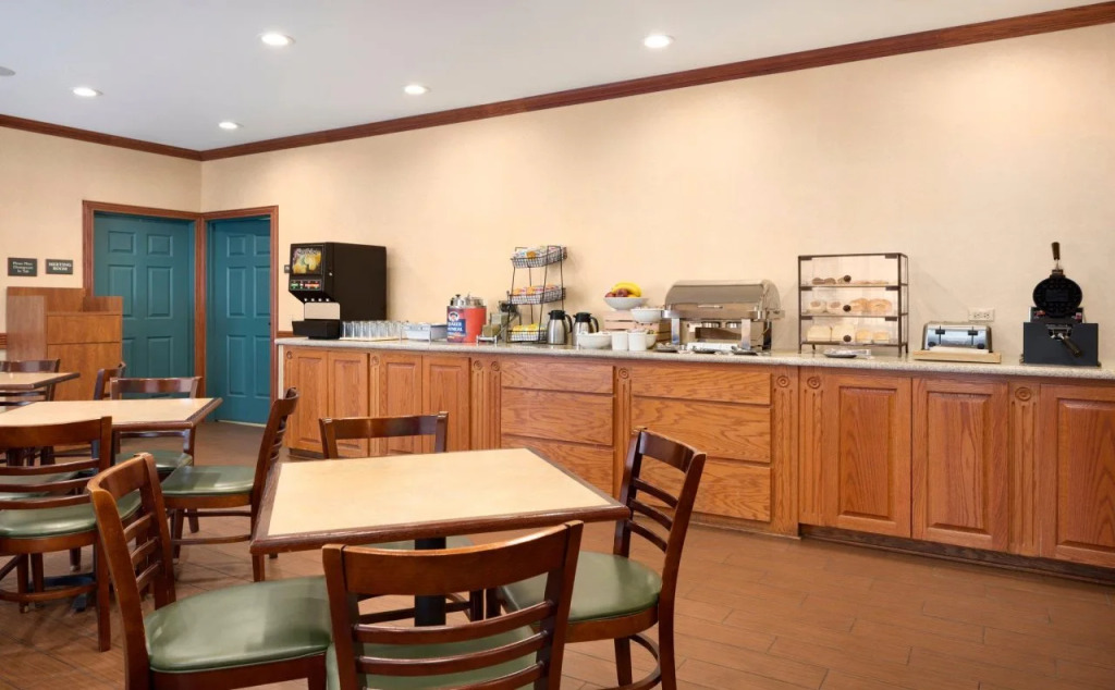 Country Inn & Suites by Radisson, Michigan City, IN